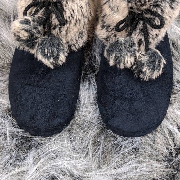 AIRWALK Black Furry Boots Sizes 5-6 - Picture 4 of 8